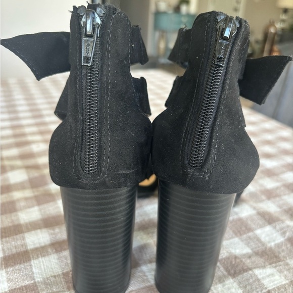 LC Lauren Conrad open toe chunky heel. 
Size: 9 - Picture 5 of 6